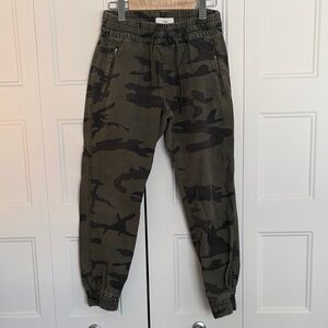 TNA Camouflage Jogger Pants w/ drawstring + pockets waist 14 inch inseam 25 inch